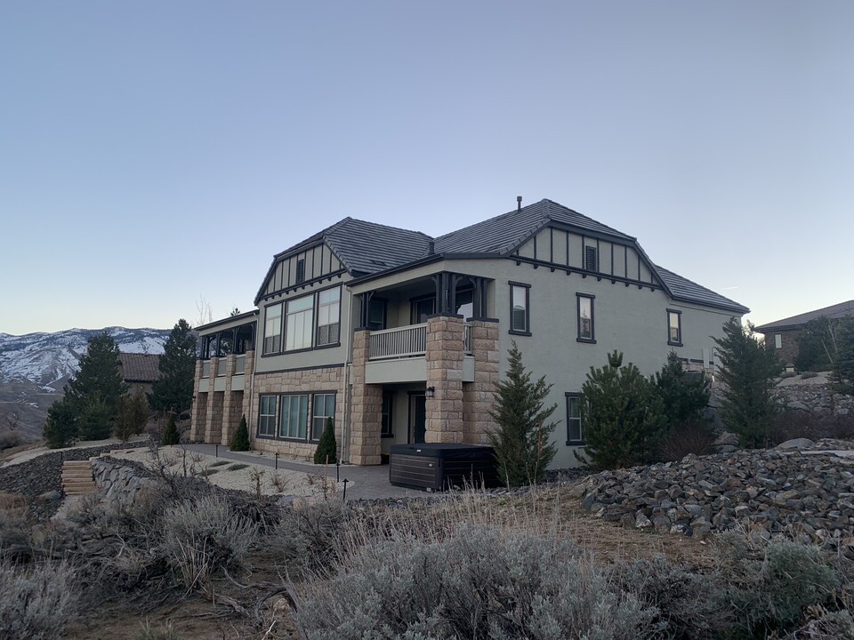 1740 Sharpe Hill Cir in Reno, NV - Foto de edificio