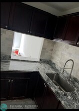 7720 SW 10th St in North Lauderdale, FL - Building Photo - Building Photo