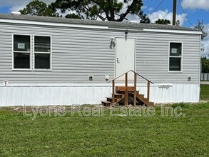 8086 Heck Dr in North Fort Myers, FL - Building Photo - Building Photo