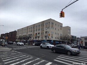15013 Northern Blvd in Flushing, NY - Building Photo - Building Photo
