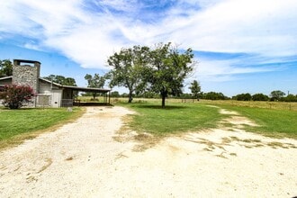 17673 Interstate 35 Access Rd in Lytle, TX - Building Photo - Building Photo