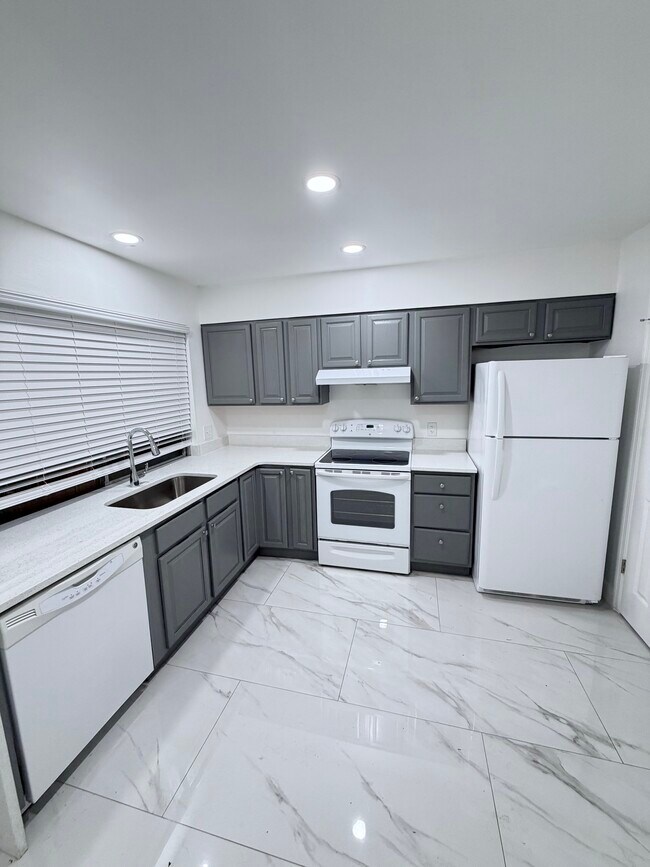 155 Sheeler Ave in Apopka, FL - Building Photo - Building Photo