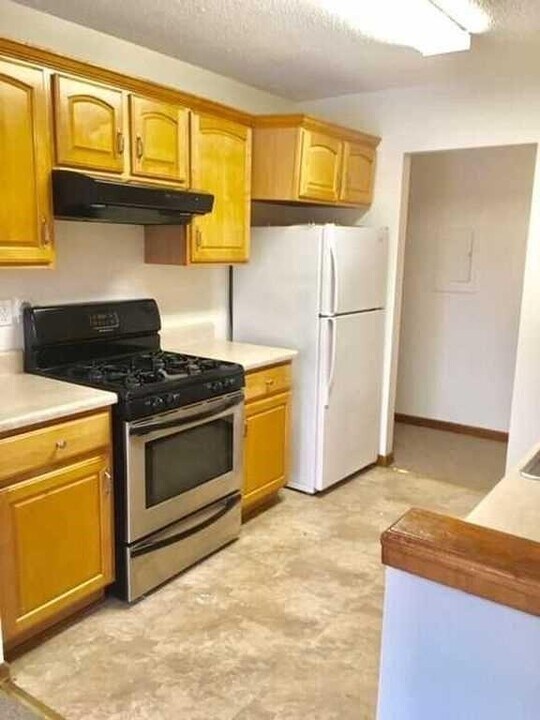 53-53 3 Hook Rd in Poughkeepsie, NY - Building Photo