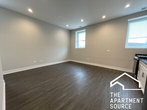 1736 W Greenleaf Ave in Chicago, IL - Building Photo - Building Photo