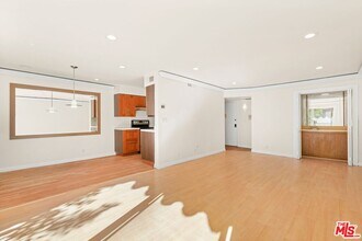 5353 Yarmouth Ave-Unit -106 in Los Angeles, CA - Building Photo - Building Photo