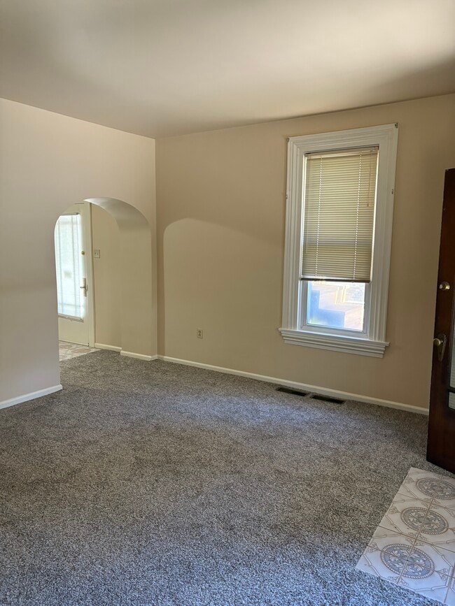 311 Oakland Ave, Unit 1st Floor Apt in Greensburg, PA - Building Photo - Building Photo