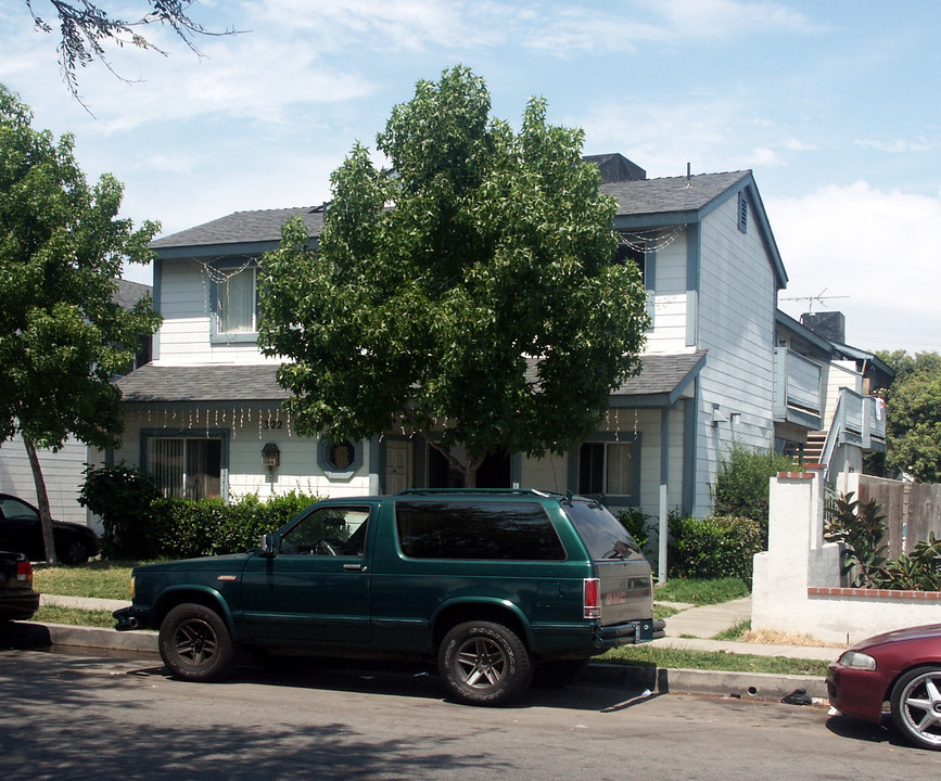 322 S Bush St in Anaheim, CA - Building Photo