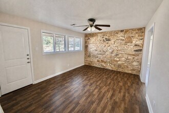 1104 Robindale Dr in Killeen, TX - Building Photo - Building Photo