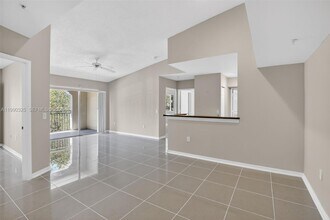 2496 Centergate Dr in Miramar, FL - Building Photo - Building Photo