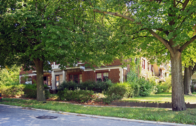 Woodworth Manor in East Cleveland, OH - Building Photo - Building Photo