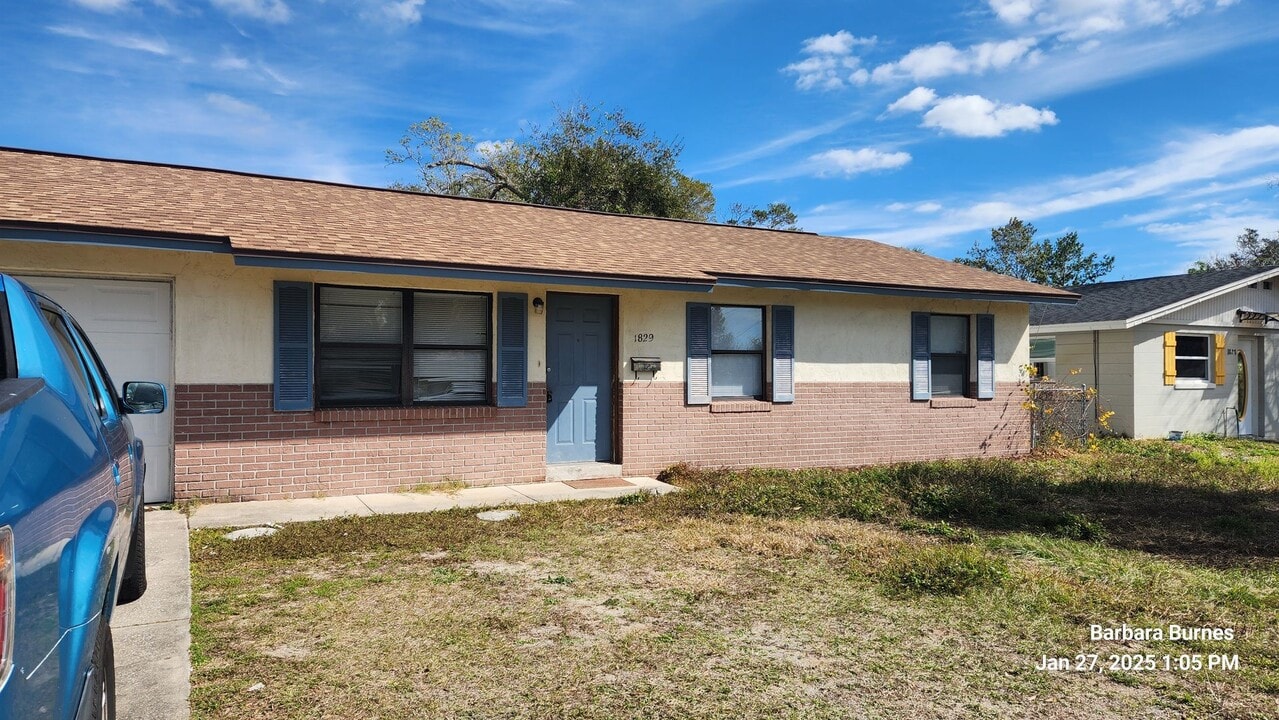 1829 Carolina Ave in Ormond Beach, FL - Building Photo