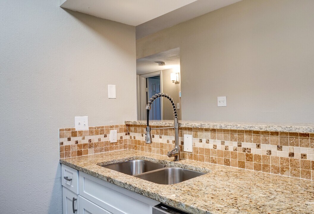 9020 Grannis St in Houston, TX - Building Photo