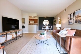 4105 Chesapeake Dr in Aurora, IL - Building Photo - Building Photo