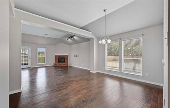 9045 Winding River Dr in Fort Worth, TX - Foto de edificio - Building Photo