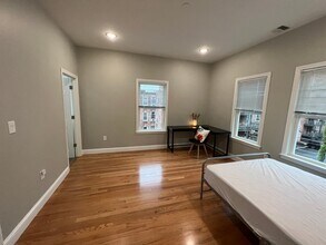 14-16-16 Hamilton Rd, Unit 16-2 in Brookline, MA - Foto de edificio - Building Photo