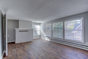 Custer Apartments in Portland, OR - Building Photo