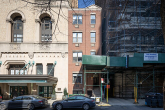 251 W 73rd St in New York, NY - Building Photo - Building Photo