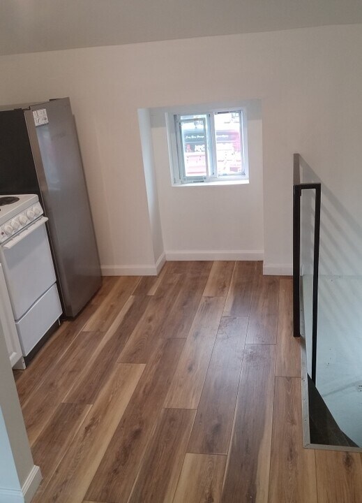 5915 Bristol Emilie Rd in Levittown, PA - Building Photo