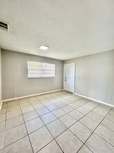 1570 Cypress Dr-Unit -1572 Cypress Dr in Ft. Myers, FL - Building Photo - Building Photo