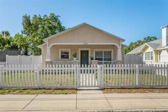 1050 22nd Ave N in St. Petersburg, FL - Building Photo - Building Photo