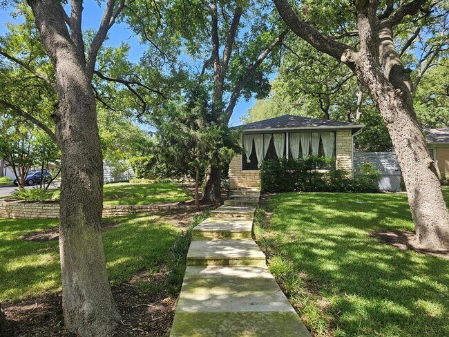 property at 1407 Wilshire Blvd