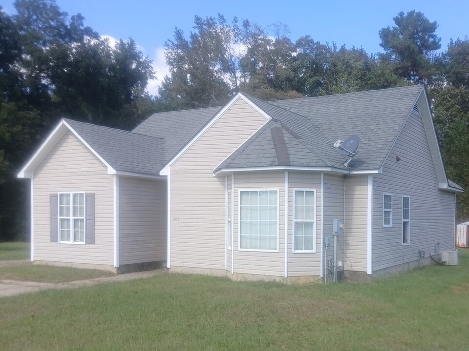 301 Archer Dr in Rocky Mount, NC - Building Photo