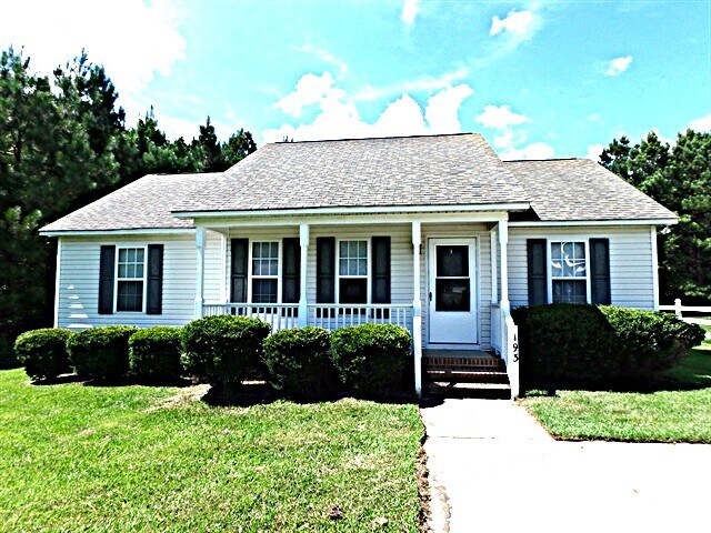 193 Clear Water Dr in Smithfield, NC - Building Photo