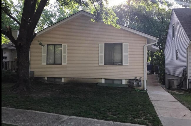 property at 7809 N Oregon Ave