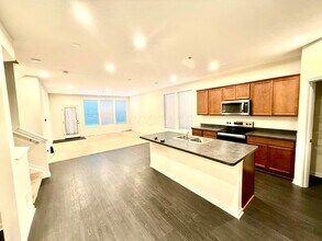 1916 Pomodoro Dr in Hilliard, OH - Building Photo - Building Photo