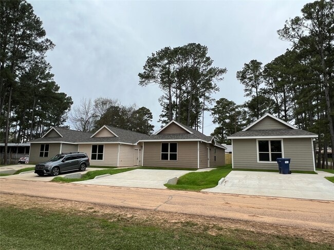 11595 Persimmon St in Willis, TX - Building Photo - Building Photo