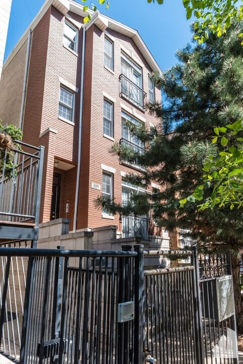 819 N Wood St in Chicago, IL - Building Photo