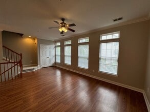 2570 Eastbourne Dr in Leesylvania, VA - Building Photo - Building Photo