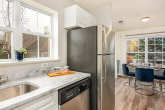 Essex Apartment Homes in Peabody, MA - Building Photo - Building Photo