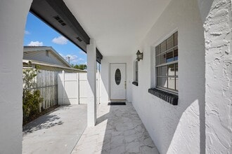 6804 N Hubert Ave in Tampa, FL - Building Photo - Building Photo