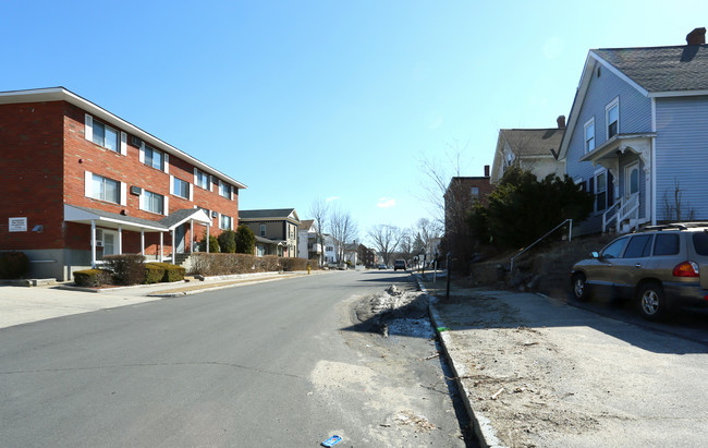 32 Myrtle Street Apartments in Manchester, NH - Building Photo - Building Photo