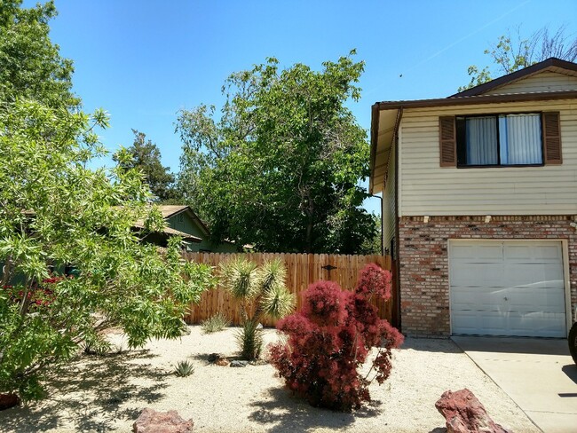 2192 Denevi Dr in Sparks, NV - Building Photo - Building Photo