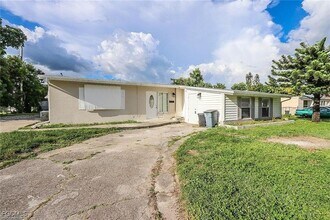 305 Bougainvillea Rd W in Lehigh Acres, FL - Building Photo - Building Photo