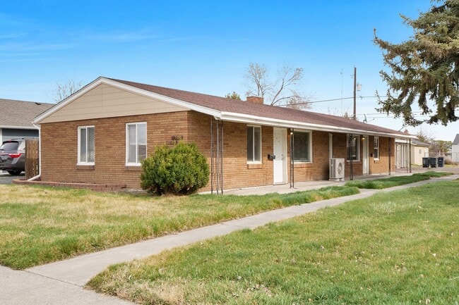 1131-1133 W Ivy Ave in Moses Lake, WA - Building Photo - Building Photo