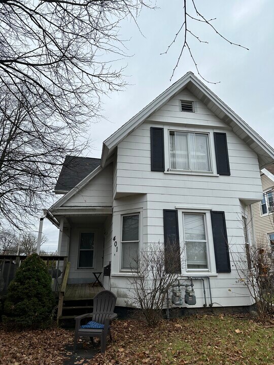401 Dewitt St in Syracuse, NY - Building Photo