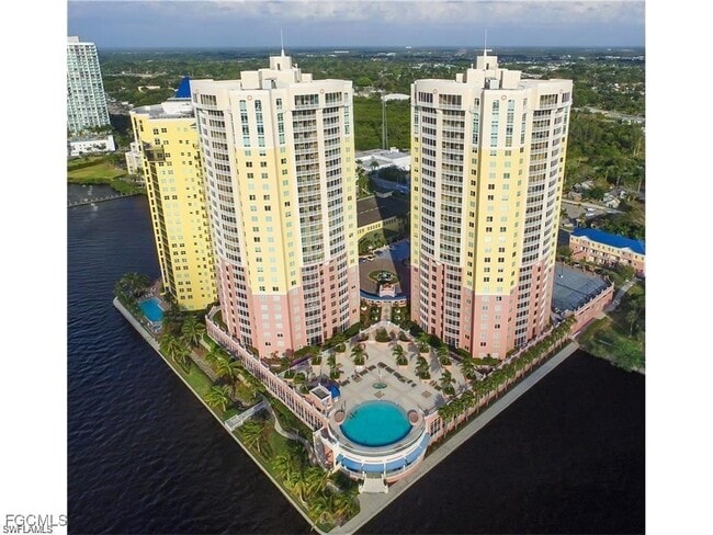 2743 First St in Ft. Myers, FL - Building Photo - Building Photo