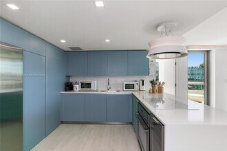 1025 92nd St in Bay Harbor Islands, FL - Building Photo - Building Photo