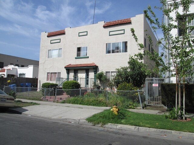 127 N Reno St in Los Angeles, CA - Building Photo