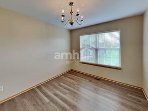 1482 Sunflower Dr in Dekalb, IL - Building Photo - Building Photo