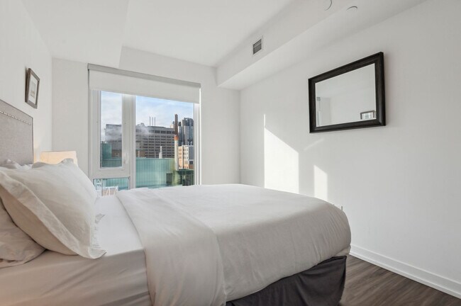 99 Gerrard St W in Toronto, ON - Building Photo - Building Photo