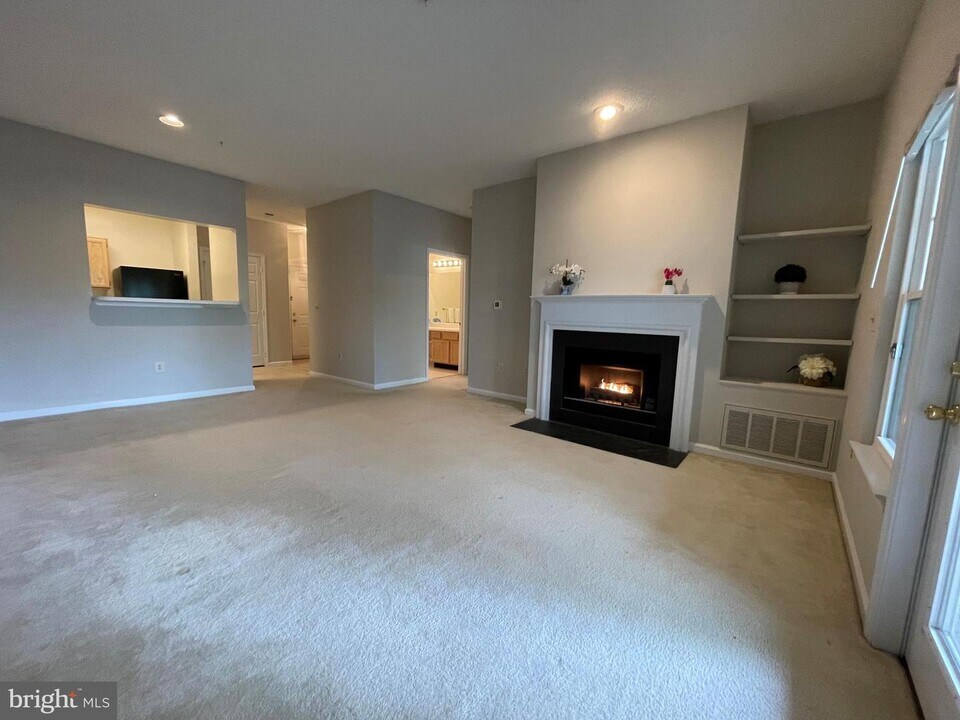 12016 Taliesin Pl-Unit -11 in Reston, VA - Building Photo