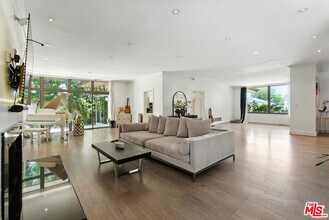 5139 Collett Ave in Los Angeles, CA - Foto de edificio - Building Photo