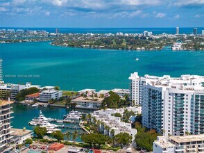 7918 Harbor Island Dr in North Bay Village, FL - Building Photo - Building Photo