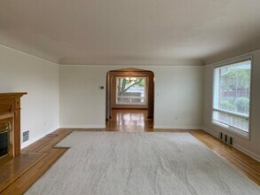 1100 NW 43rd St-Unit -1100 in Vancouver, WA - Building Photo - Building Photo