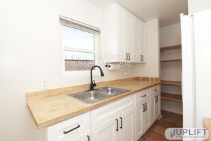 721 D St in Ramona, CA - Building Photo