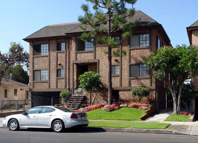 5440 W 99th Pl in Los Angeles, CA - Foto de edificio - Building Photo